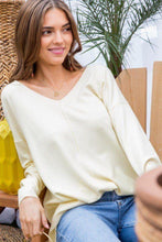 Cargar imagen en el visor de la galería, V Neck 3/4 Sleeve Side Slit Hi-lo Sweater
