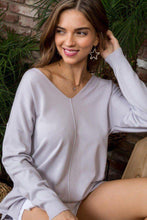 Cargar imagen en el visor de la galería, V Neck 3/4 Sleeve Side Slit Hi-lo Sweater
