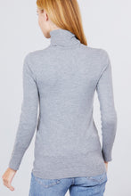 Cargar imagen en el visor de la galería, Long Sleeve With Metal Button Detail Turtle Neck Viscose Sweater
