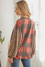 Cargar imagen en el visor de la galería, Plaid Patterned Long Sleeve Top
