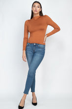 Cargar imagen en el visor de la galería, Mock Neck Basic Long Sleeve Top
