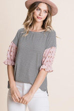 Cargar imagen en el visor de la galería, Cute Striped Curved Hem Casual Top
