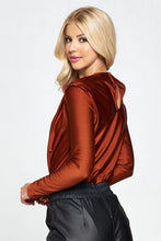 Cargar imagen en el visor de la galería, Metallic Padded Shoulder Bodysuit
