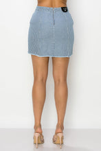 Cargar imagen en el visor de la galería, Button Frayed Denim Mini Skirt
