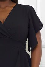 Cargar imagen en el visor de la galería, Ruffle Detailed Surplice Plus Size Midi Dress
